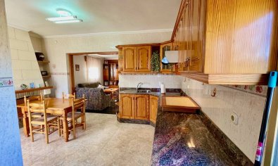 Charmante landelijke finca met 3 slaapkamers en panoramisch uitzicht nabij Orihuela