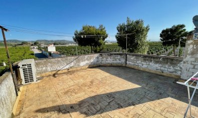 Charmante landelijke finca met 3 slaapkamers en panoramisch uitzicht nabij Orihuela