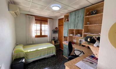 Charmante landelijke finca met 3 slaapkamers en panoramisch uitzicht nabij Orihuela