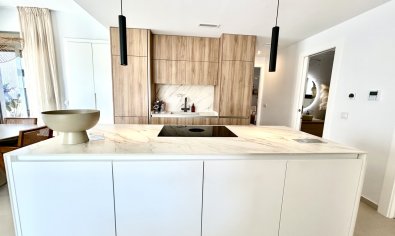 Moderne energiezuinige villa met privézwembad en dakterras in San Miguel de Salinas