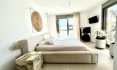 Moderne energiezuinige villa met privézwembad en dakterras in San Miguel de Salinas