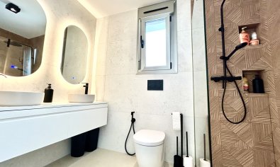 Moderne energiezuinige villa met privézwembad en dakterras in San Miguel de Salinas