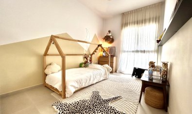 Moderne energiezuinige villa met privézwembad en dakterras in San Miguel de Salinas