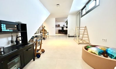 Moderne energiezuinige villa met privézwembad en dakterras in San Miguel de Salinas