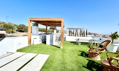 Moderne energiezuinige villa met privézwembad en dakterras in San Miguel de Salinas