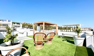 Moderne energiezuinige villa met privézwembad en dakterras in San Miguel de Salinas