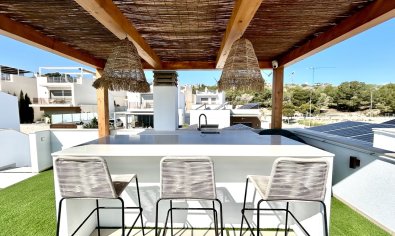 Moderne energiezuinige villa met privézwembad en dakterras in San Miguel de Salinas