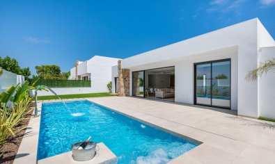 Villas de obra nueva en Los Alcázares