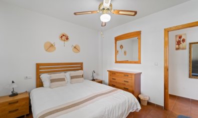 Apartamento en planta baja en Torrevieja con piscina y plaza de aparcamiento