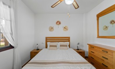 Apartamento en planta baja en Torrevieja con piscina y plaza de aparcamiento