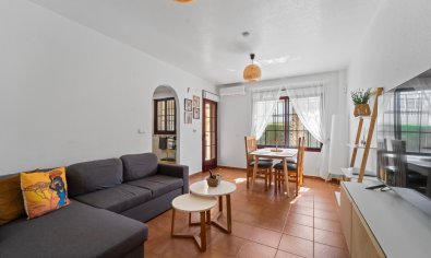 Apartamento en planta baja en Torrevieja con piscina y plaza de aparcamiento