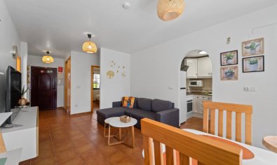Apartamento en planta baja en Torrevieja con piscina y plaza de aparcamiento