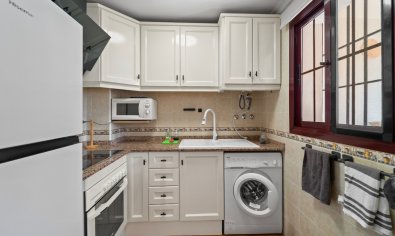 Apartamento en planta baja en Torrevieja con piscina y plaza de aparcamiento