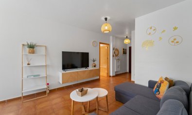 Apartamento en planta baja en Torrevieja con piscina y plaza de aparcamiento