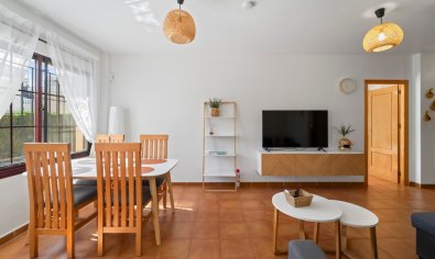 Apartamento en planta baja en Torrevieja con piscina y plaza de aparcamiento