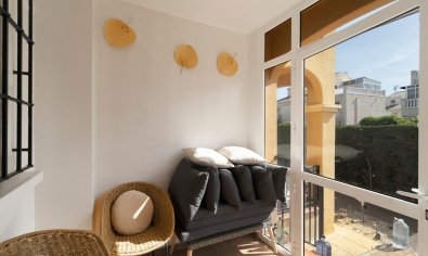 Apartamento en planta baja en Torrevieja con piscina y plaza de aparcamiento