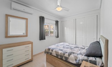 Vrijstaande woning met tuin en gemeenschappelijk zwembad in Monteazul, Benijófar
