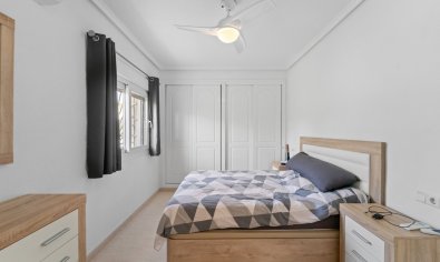 Vrijstaande woning met tuin en gemeenschappelijk zwembad in Monteazul, Benijófar