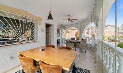 Vrijstaande woning met tuin en gemeenschappelijk zwembad in Monteazul, Benijófar
