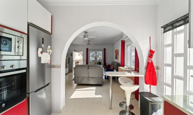 Vrijstaande woning met tuin en gemeenschappelijk zwembad in Monteazul, Benijófar
