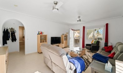 Vrijstaande woning met tuin en gemeenschappelijk zwembad in Monteazul, Benijófar