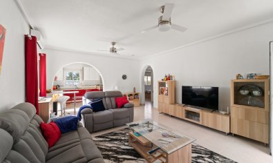 Vrijstaande woning met tuin en gemeenschappelijk zwembad in Monteazul, Benijófar