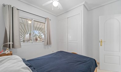 Vrijstaande woning met tuin en gemeenschappelijk zwembad in Monteazul, Benijófar