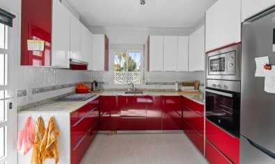 Vrijstaande woning met tuin en gemeenschappelijk zwembad in Monteazul, Benijófar