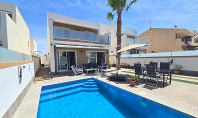Resale - Villa -
Pilar de la Horadada - Pilar de la Horadada *