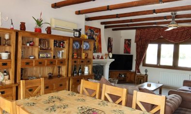 Resale - Finca -
Orihuela