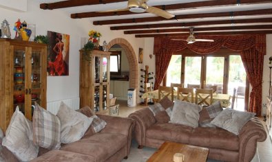 Resale - Finca -
Orihuela