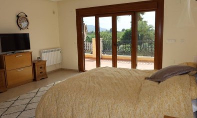 Resale - Finca -
Orihuela