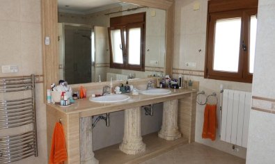 Resale - Finca -
Orihuela