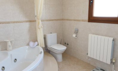 Resale - Finca -
Orihuela