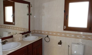 Resale - Finca -
Orihuela