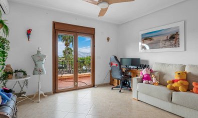 Resale - Finca -
Orihuela