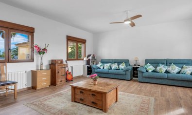 Resale - Finca -
Orihuela