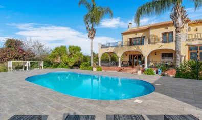 Resale - Finca -
Orihuela