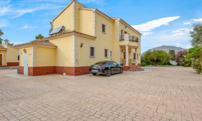 Resale - Finca -
Orihuela