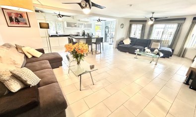 Resale - Villa -
Catral