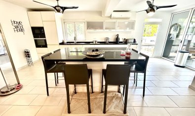 Resale - Villa -
Catral