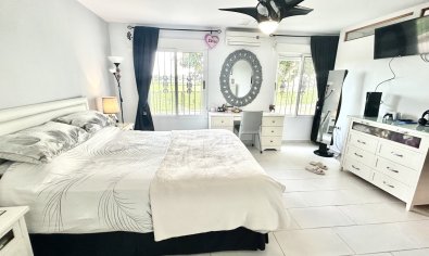 Resale - Villa -
Catral