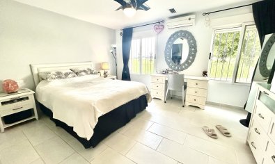 Resale - Villa -
Catral