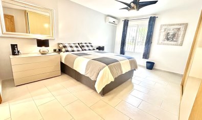 Resale - Villa -
Catral