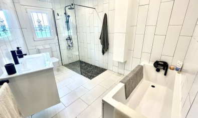 Resale - Villa -
Catral