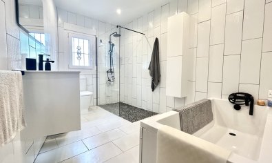 Resale - Villa -
Catral