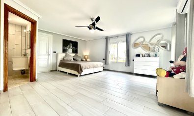 Resale - Villa -
Catral