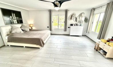 Resale - Villa -
Catral