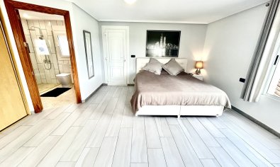 Resale - Villa -
Catral