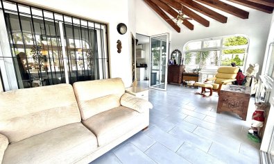 Resale - Villa -
Catral
